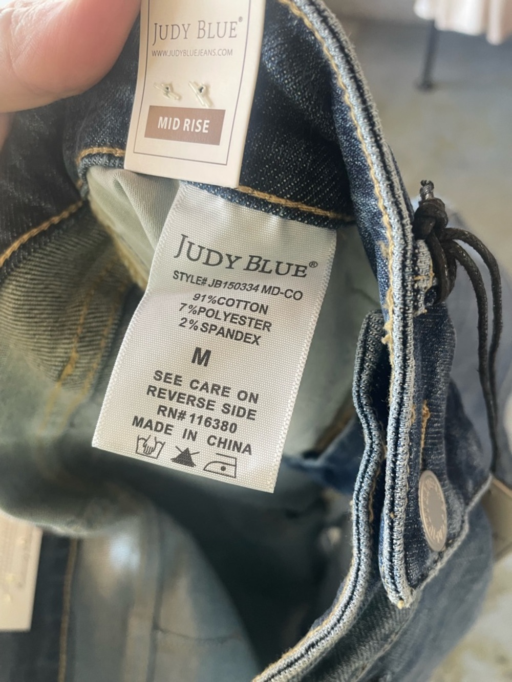 Judy Blue NWT Classic Mid-Rise Tummy Control Denim Shorts Size Medium - Picture 9 of 10